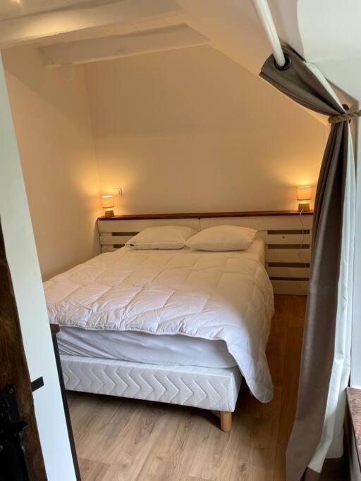 Du Pays-de-salers, Cantal, Classe 1* Holiday home *